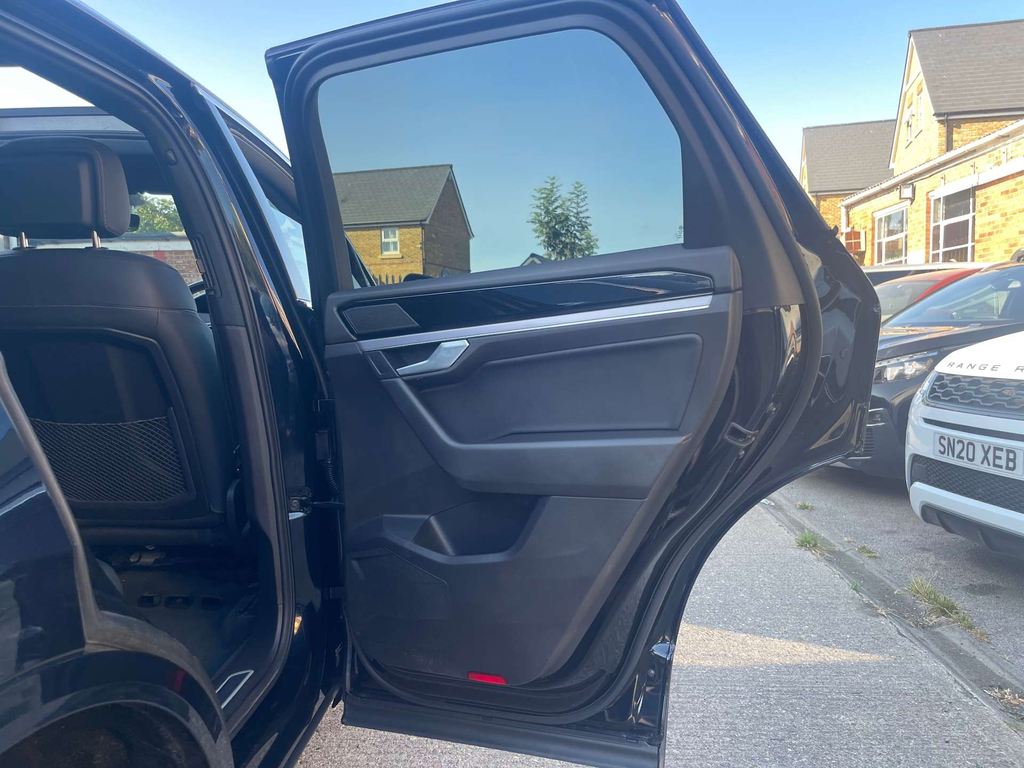 Volkswagen Touareg R-line Tech Black #42