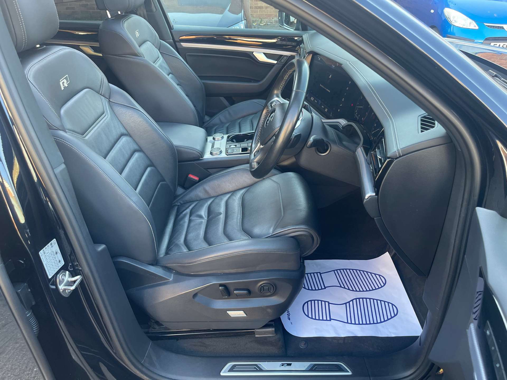 Volkswagen Touareg R-line Tech Black #65