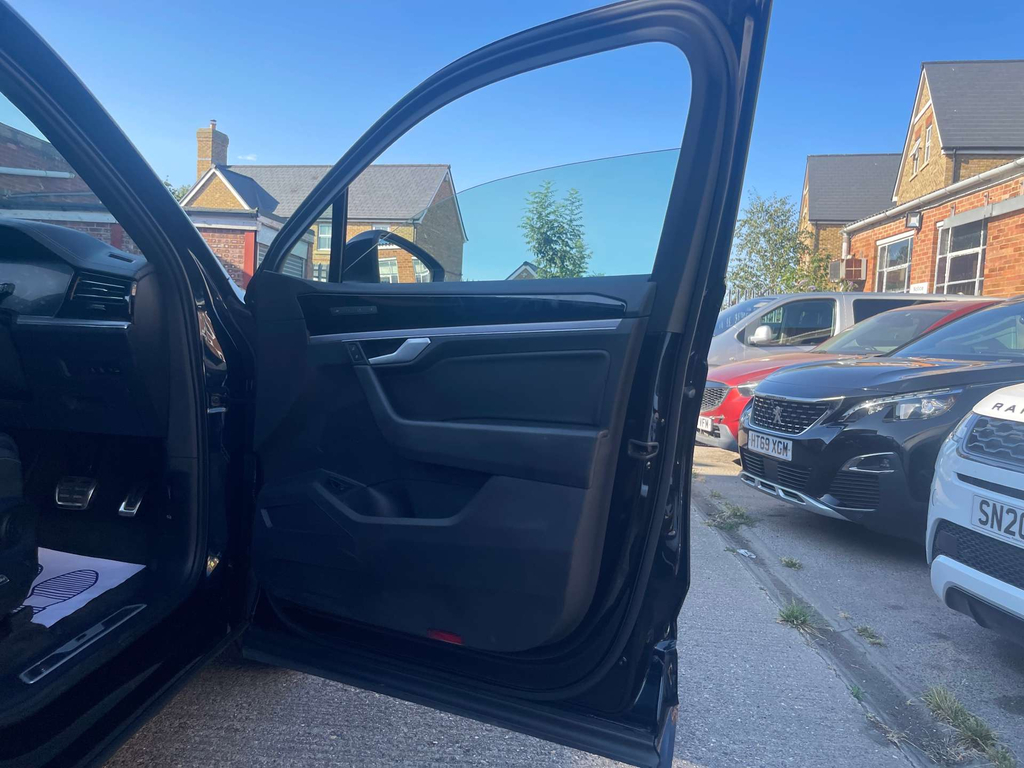 Volkswagen Touareg R-line Tech Black #41