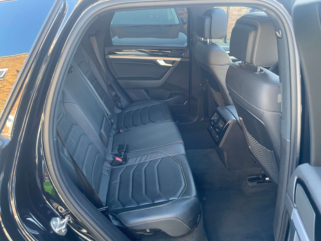 Volkswagen Touareg R-line Tech Black #32
