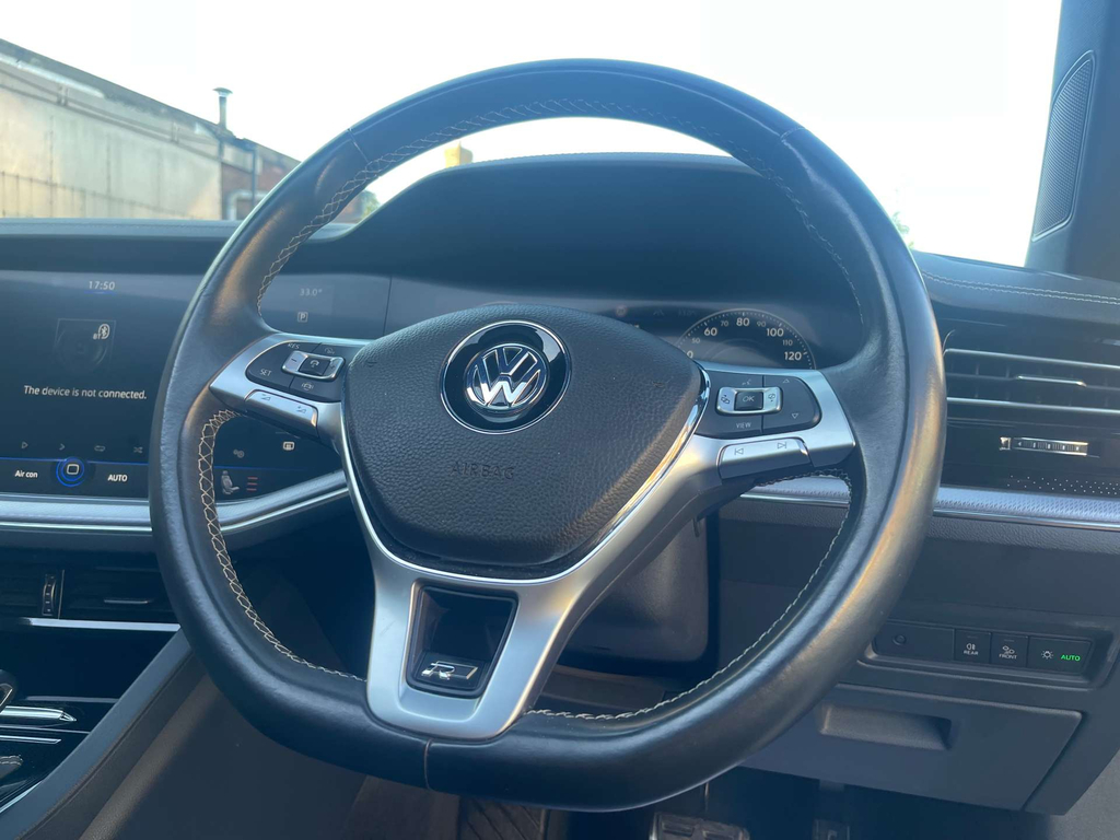 Volkswagen Touareg R-line Tech Black #58