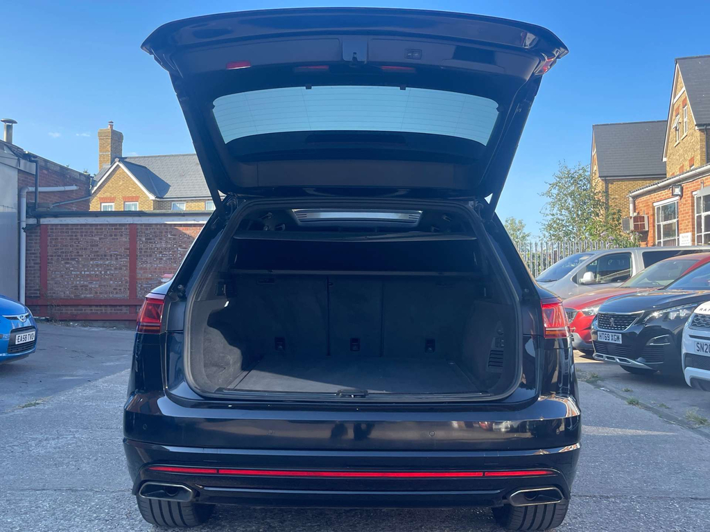Volkswagen Touareg R-line Tech Black #57