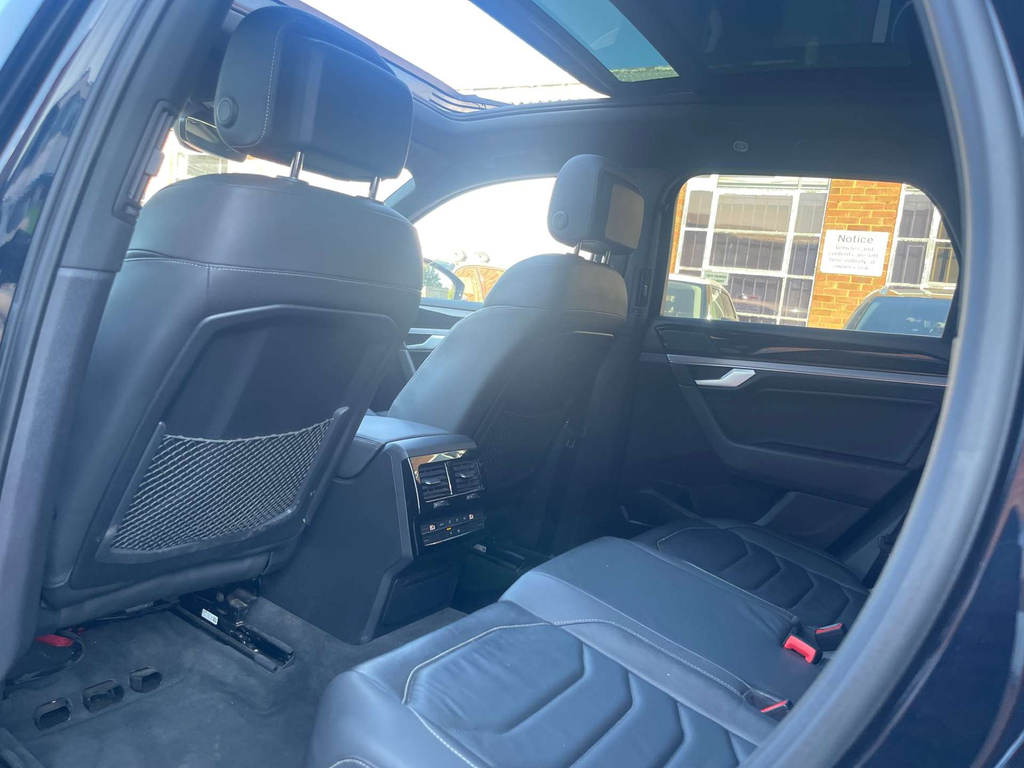 Volkswagen Touareg R-line Tech Black #35