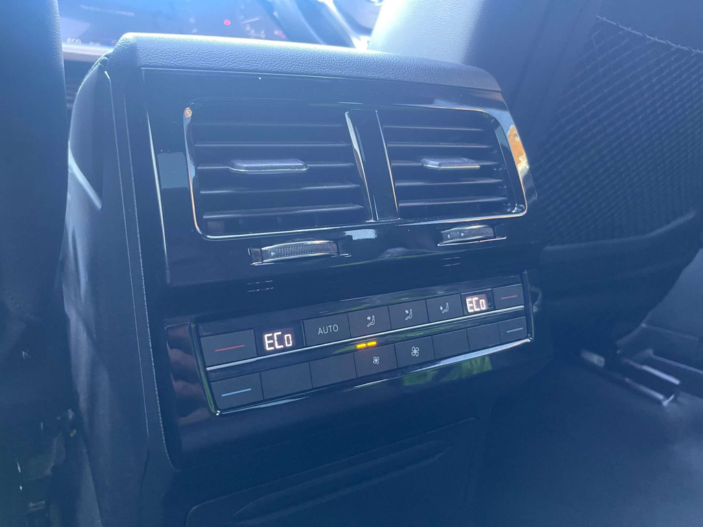 Volkswagen Touareg R-line Tech Black #67