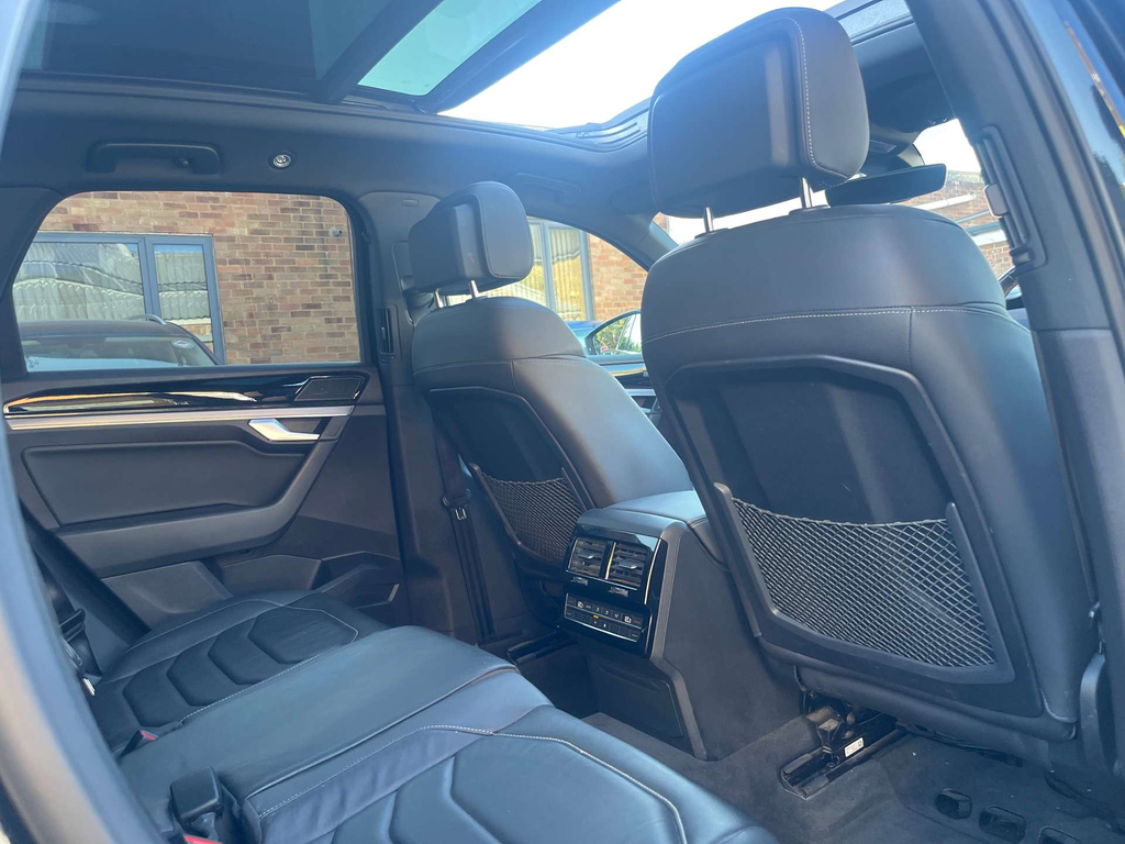 Volkswagen Touareg R-line Tech Black #34