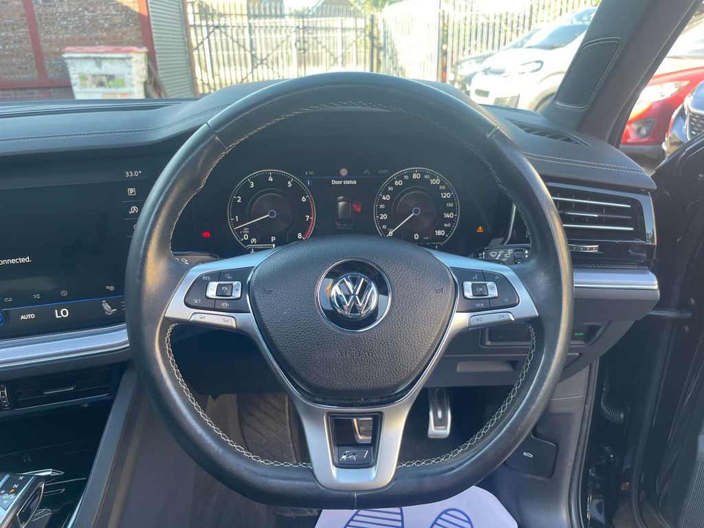 Volkswagen Touareg R-line Tech Black #59