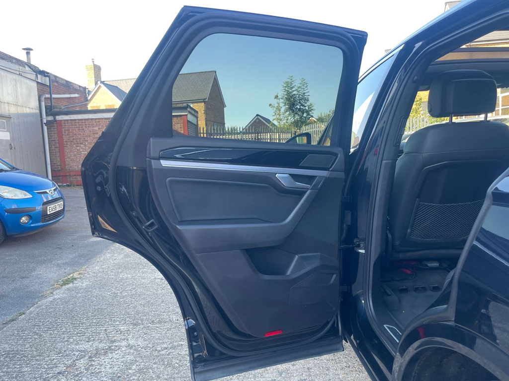 Volkswagen Touareg R-line Tech Black #43