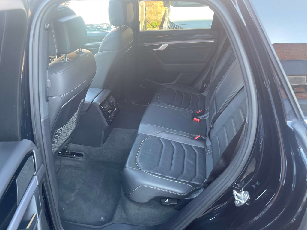 Volkswagen Touareg R-line Tech Black #33