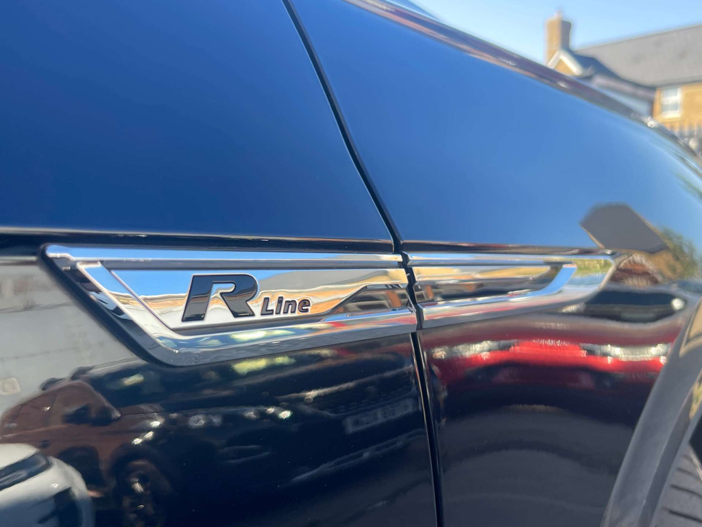 Volkswagen Touareg R-line Tech Black #64
