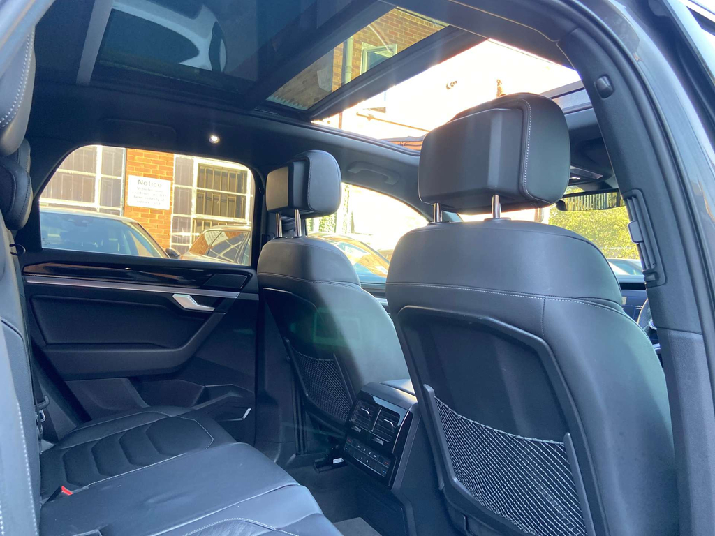 Volkswagen Touareg Estate Black #49
