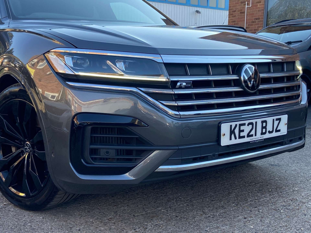 Volkswagen Touareg Estate Black #27