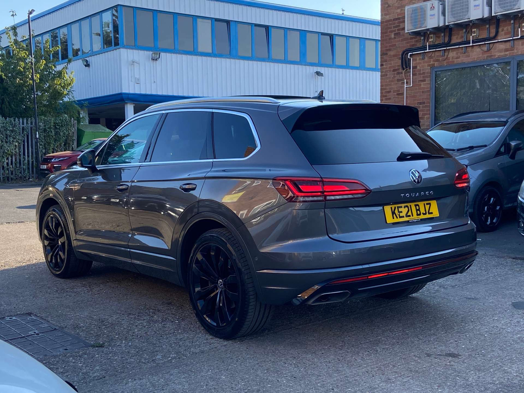 Volkswagen Touareg Estate Black #10