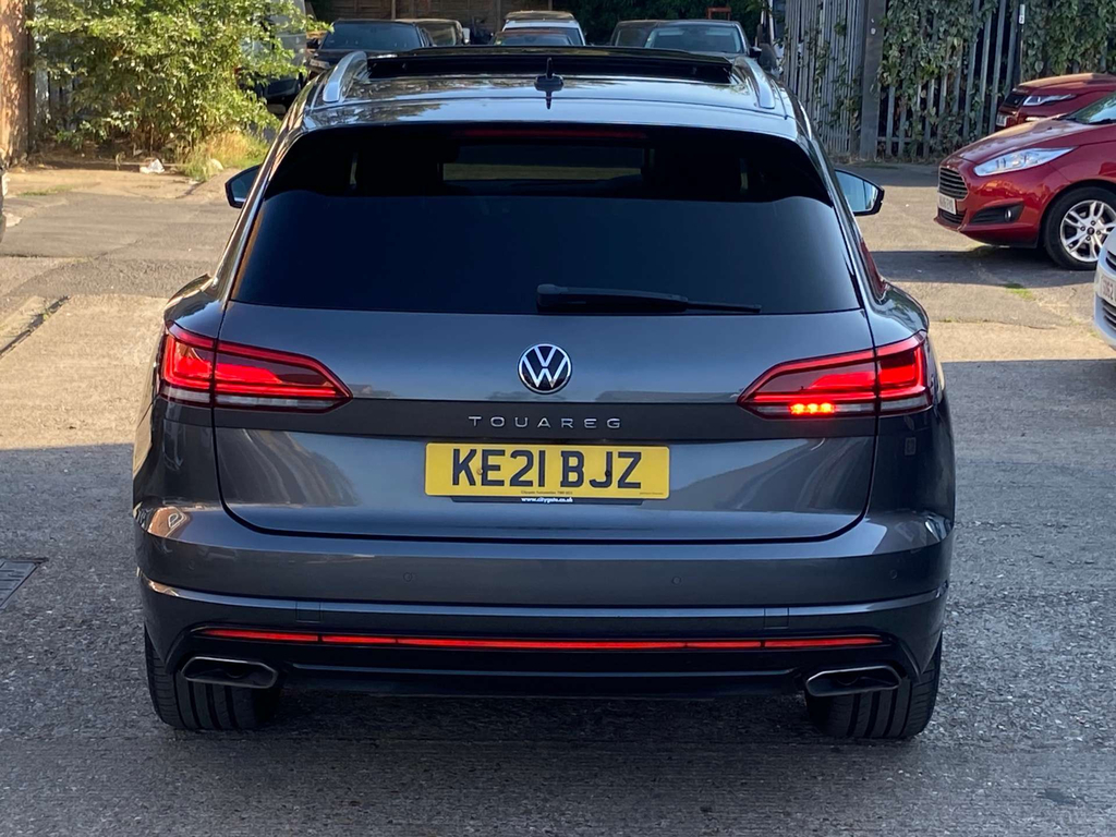 Volkswagen Touareg Estate Black #26