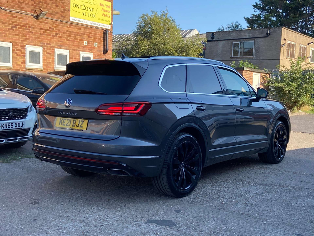 Volkswagen Touareg Estate Black #9