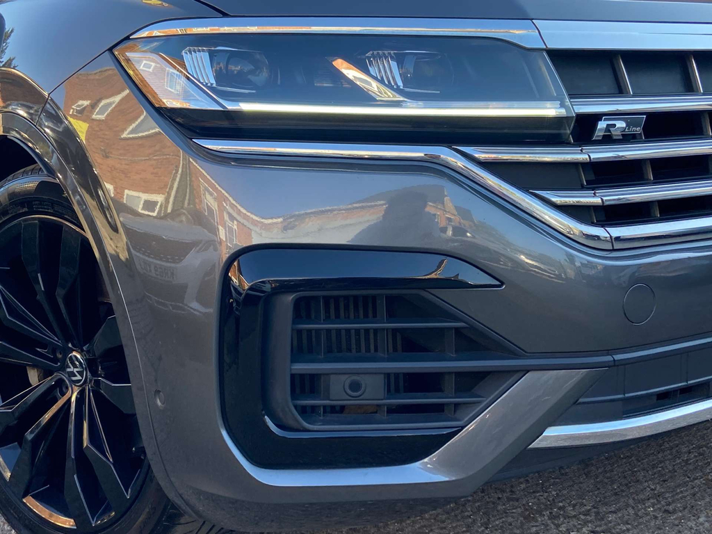 Volkswagen Touareg Estate Black #28