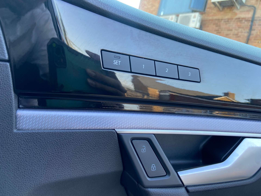 Volkswagen Touareg Estate Black #65