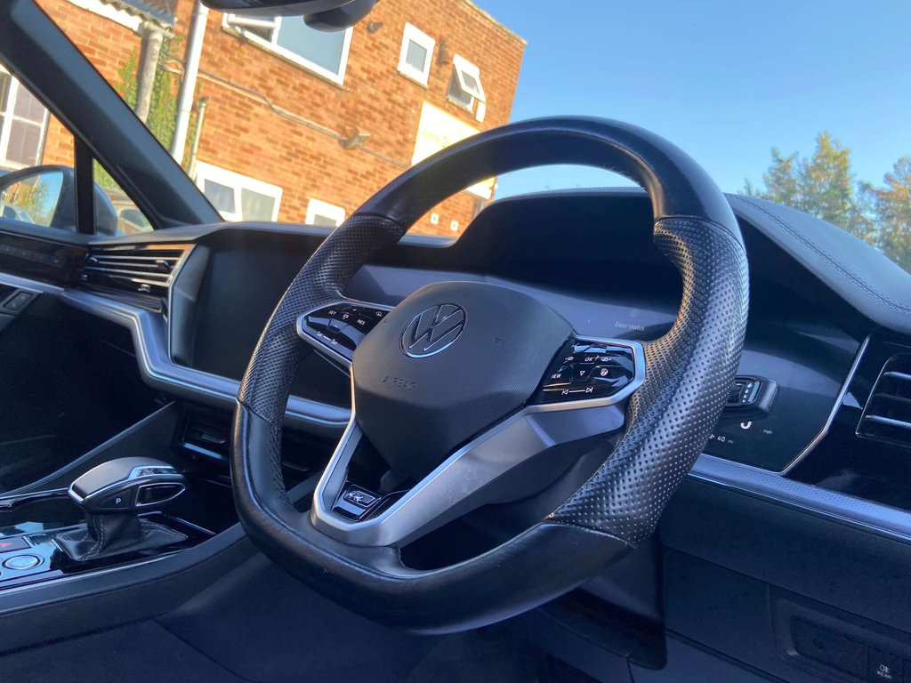 Volkswagen Touareg Estate Black #51