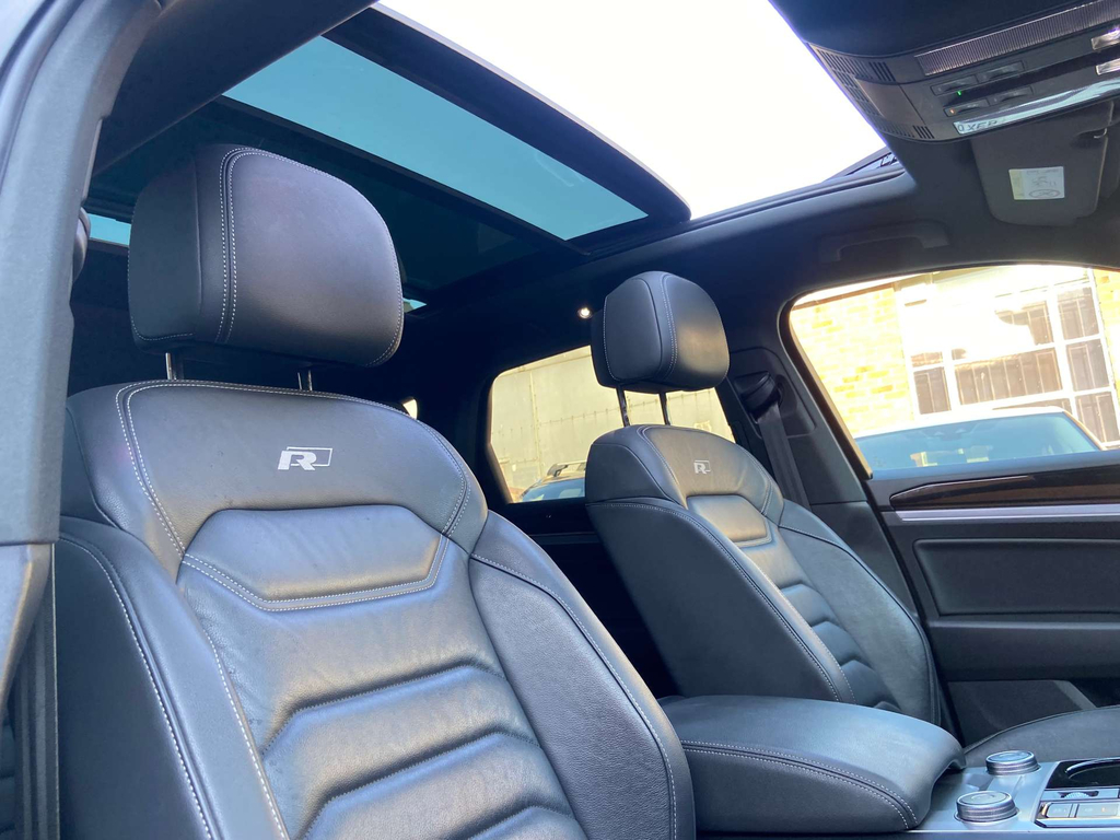 Volkswagen Touareg Estate Black #50