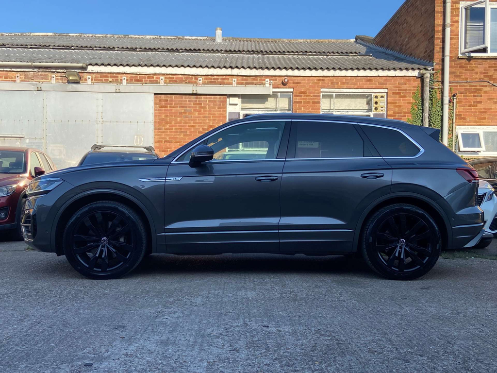 Volkswagen Touareg Estate Black #12
