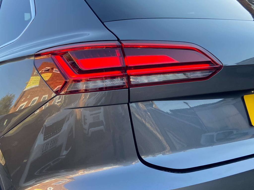 Volkswagen Touareg Estate Black #35