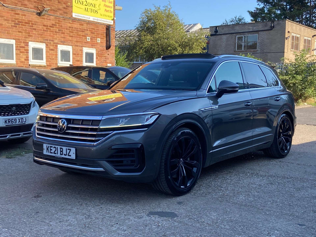 Volkswagen Touareg Estate Black #8