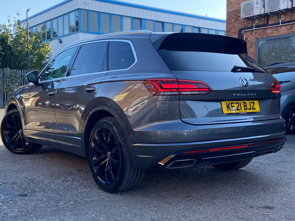 Volkswagen Touareg Estate Black #22