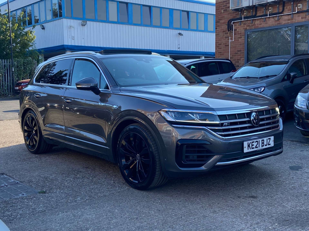 Volkswagen Touareg Estate Black #7