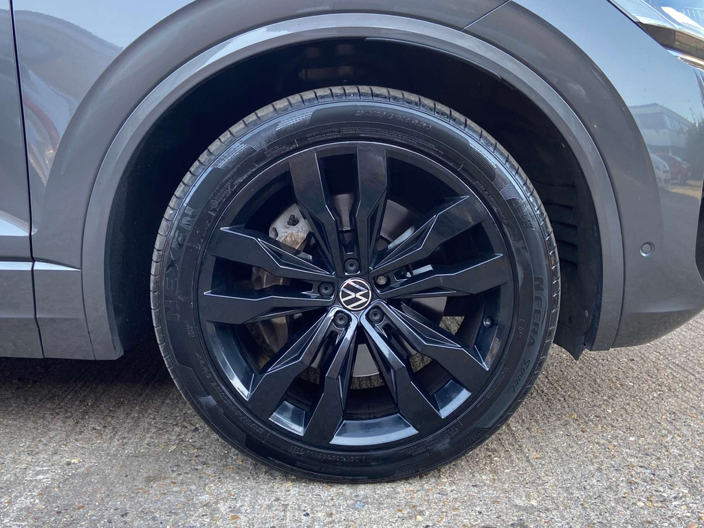 Volkswagen Touareg Estate Black #39