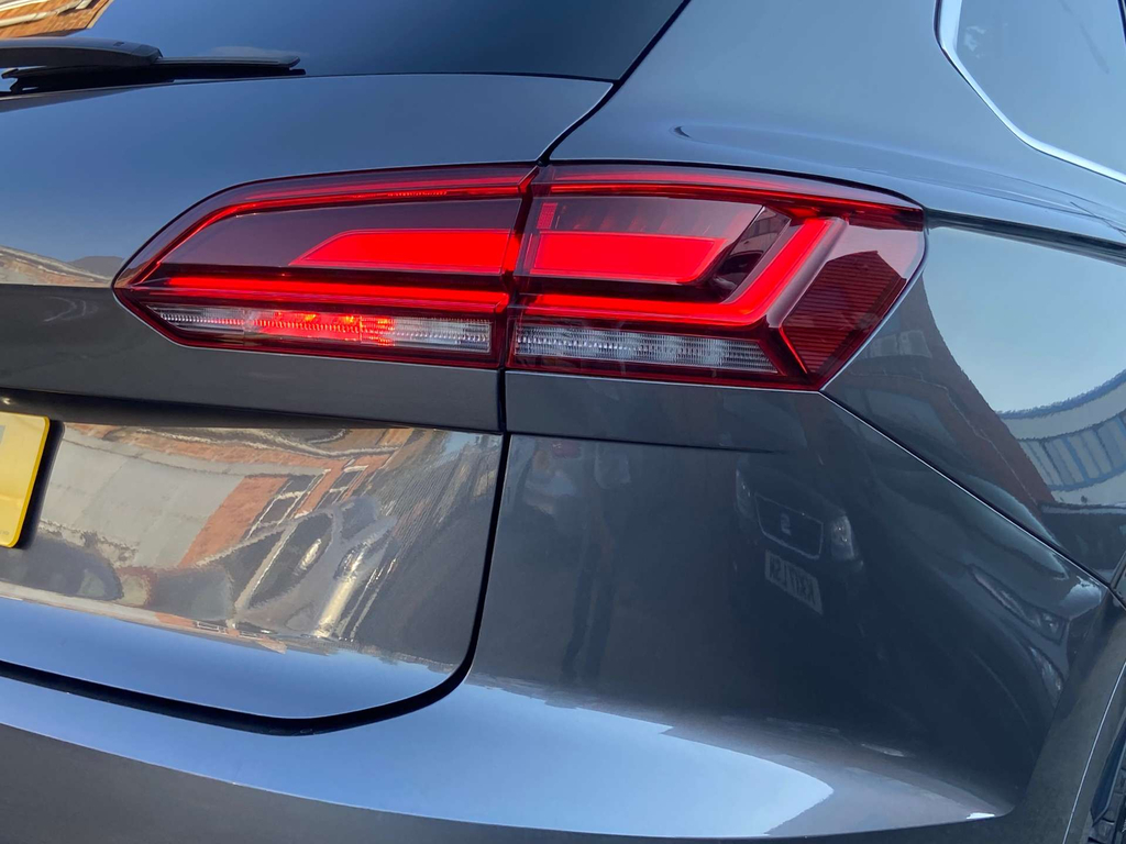 Volkswagen Touareg Estate Black #32