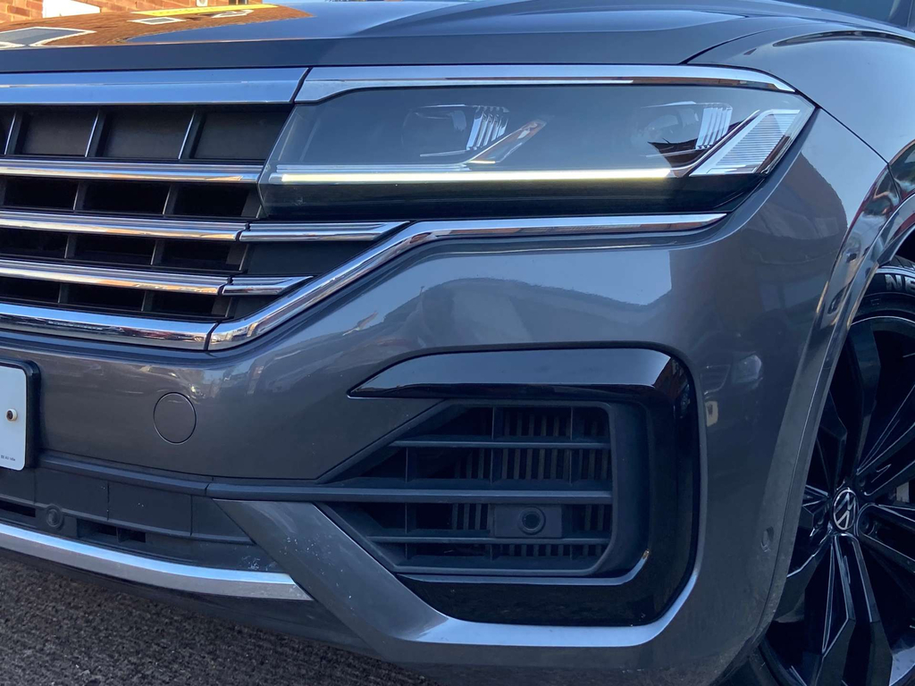 Volkswagen Touareg Estate Black #30