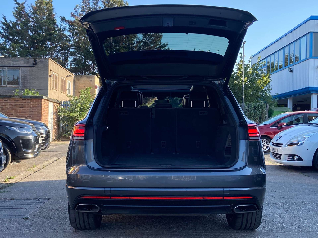 Volkswagen Touareg Estate Black #41