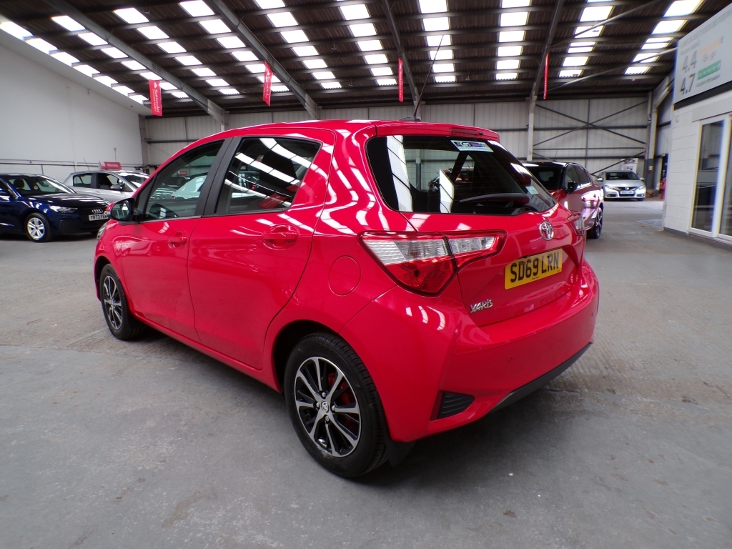 Toyota Yaris 1.5 Vvt-i Icon Tech SD69LRN Red #4