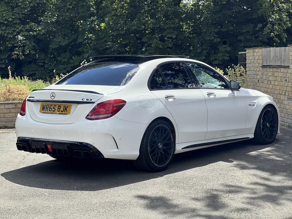 Mercedes-Benz C Class 4.0 C63 V8 Biturbo Amg White #3