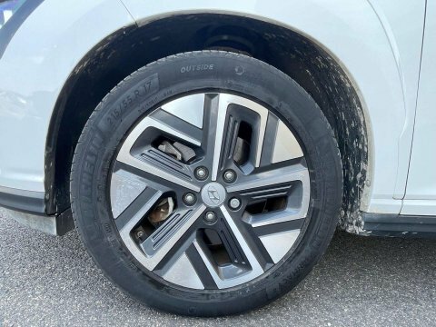 Hyundai Kona 39Kwh Premium Suv White #3