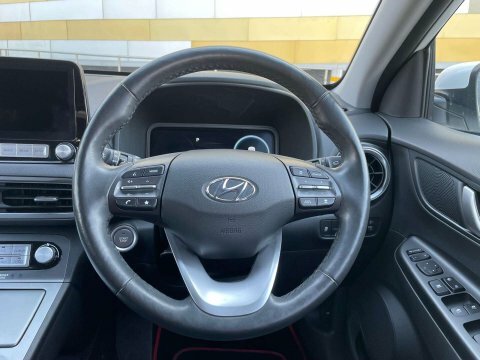 Hyundai Kona 39Kwh Premium Suv White #5