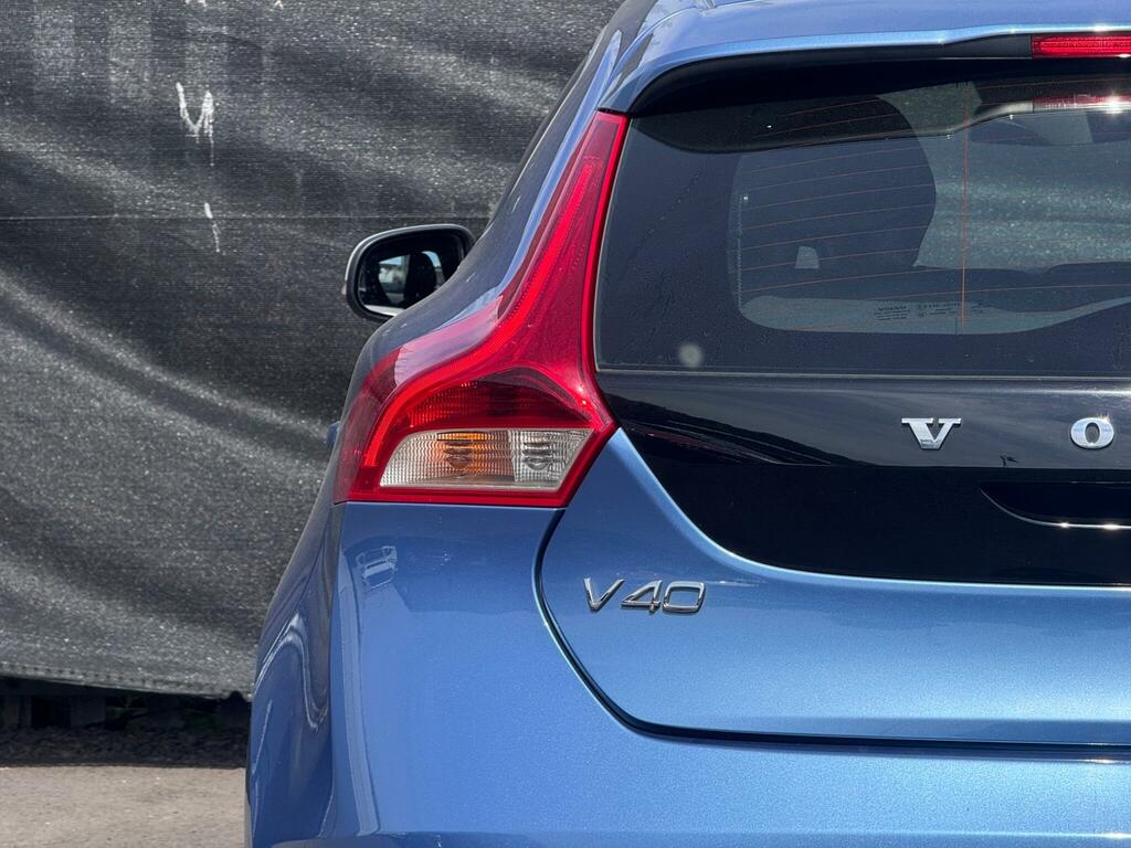 Volvo V40 2.0 T2 R-design Fsh 1 Yr Mot Ulez Free 1 Pre Owner Red #8