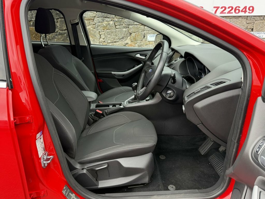 Ford Focus 1.5L Zetec Red #5