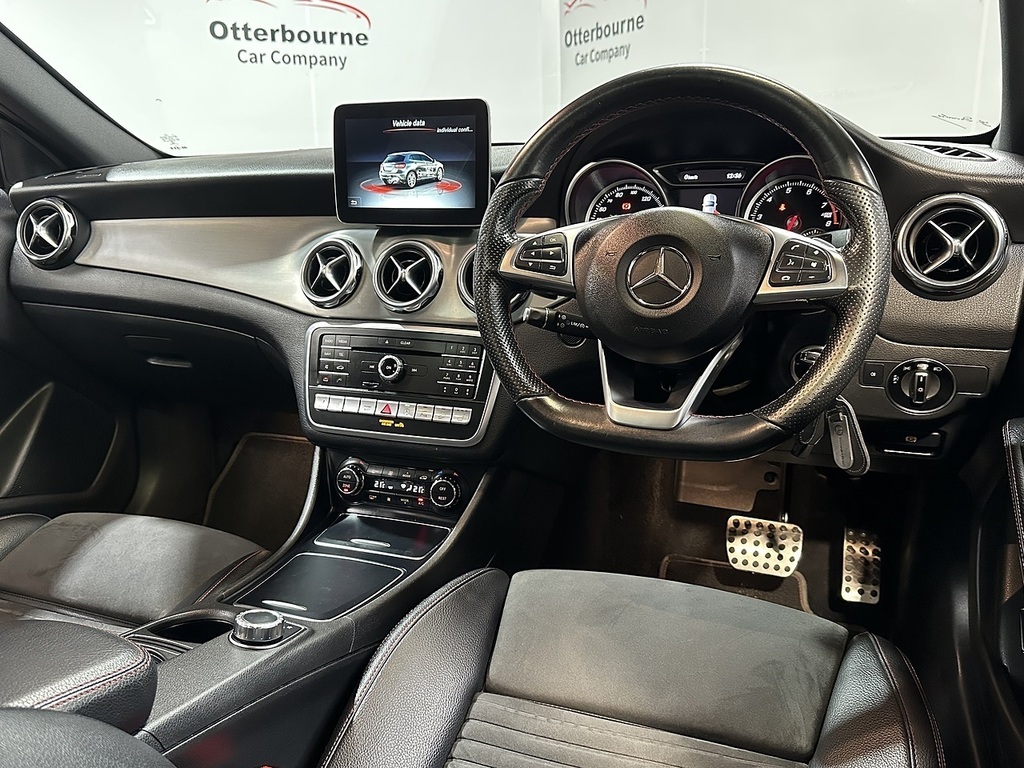 Mercedes-Benz GLA Class Gla250 Amg Line Black #4