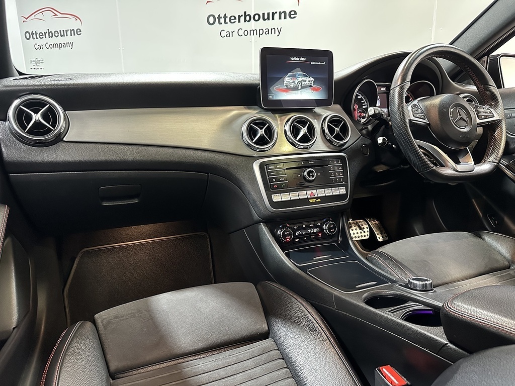 Mercedes-Benz GLA Class Gla250 Amg Line Black #2