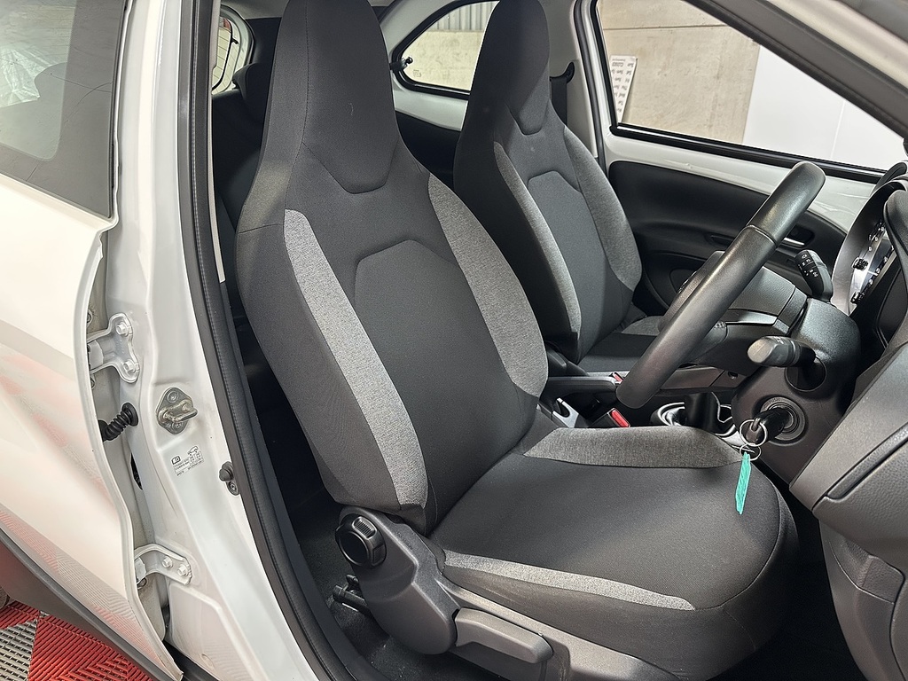 Toyota Aygo X Vvt-i Pure White #6