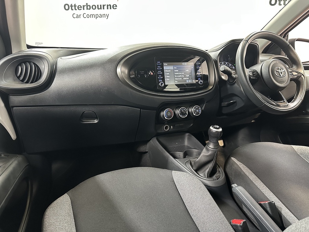 Toyota Aygo X Vvt-i Pure White #2
