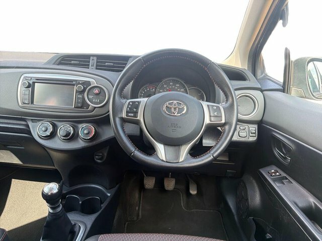 Toyota Yaris 1.5 Vvt-h T Spirit Cvt Euro 5 Silver #15