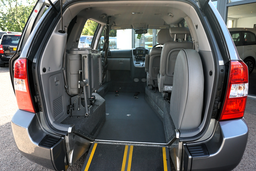 Kia Sedona Crdi 3, Disabled, Wheelchair Accessible #4
