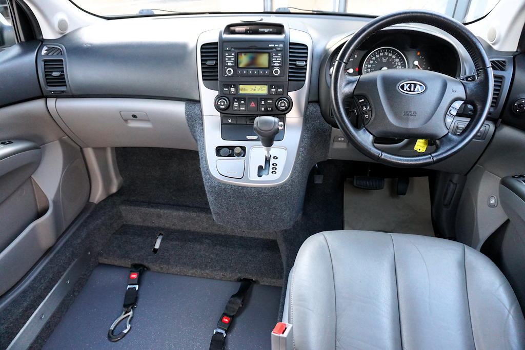 Kia Sedona 2.2L 3 Red #7