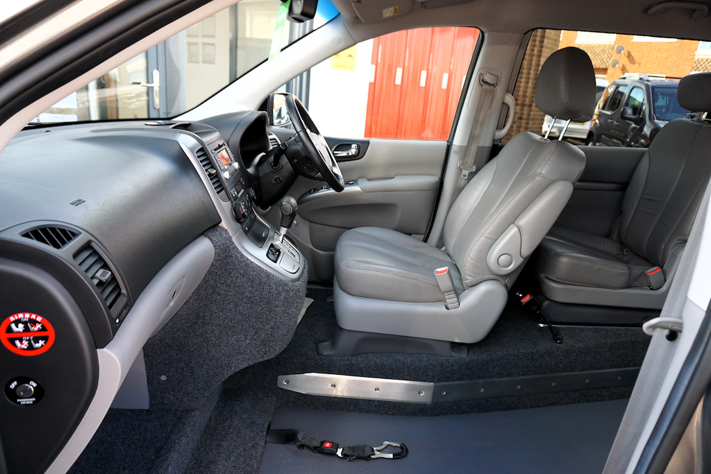 Kia Sedona 2.2L 3 Red #10