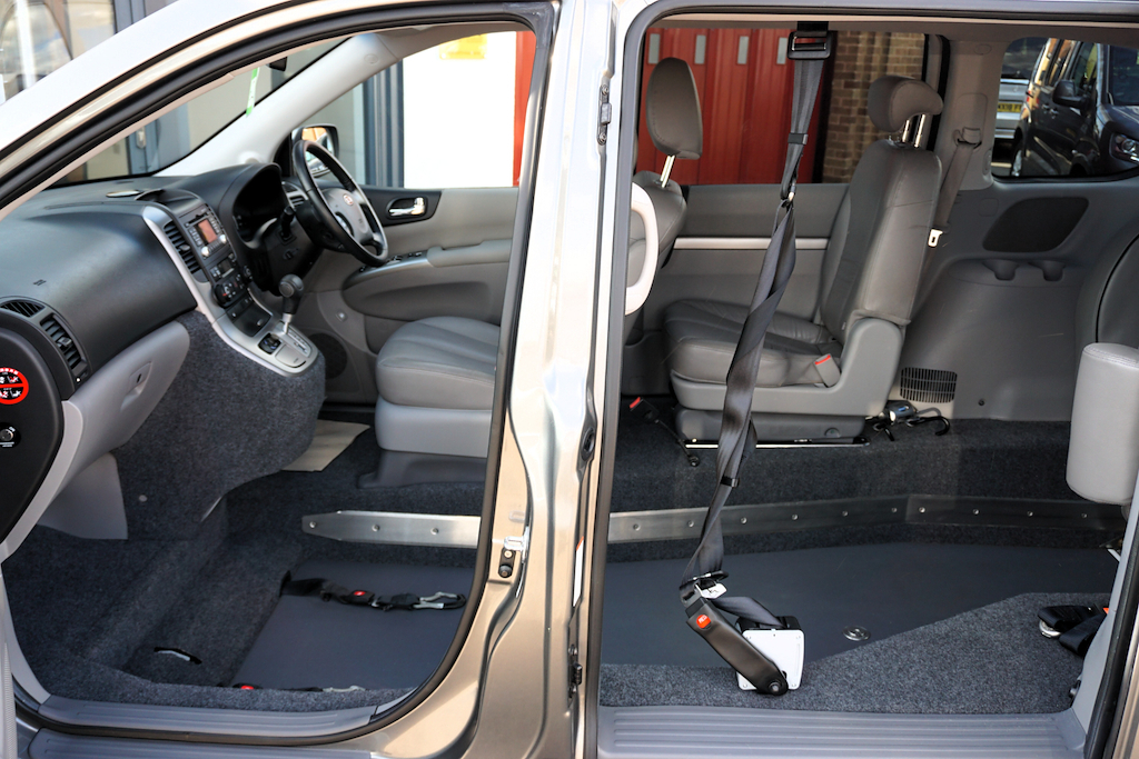 Kia Sedona 2.2L 3 Red #11