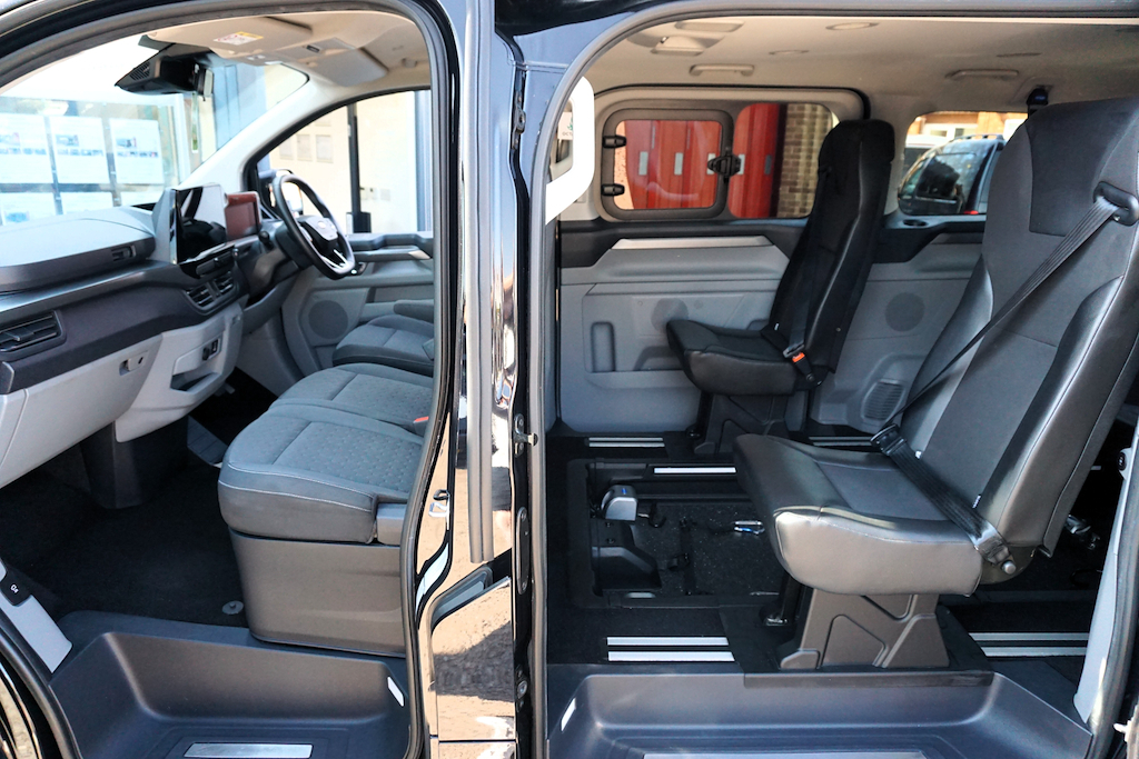 Ford Tourneo Custom 320 Titanium X L1 Swb 8 Seat Minibus Fwd 2.0 Red #19