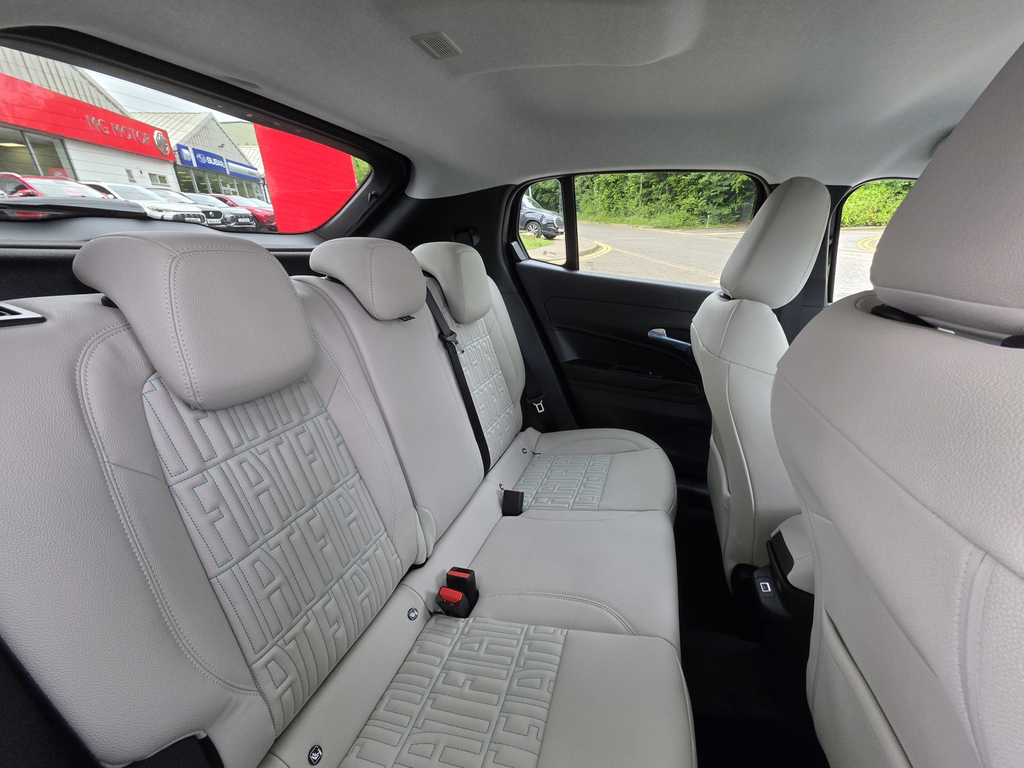 Fiat 600 1.2 Hybrid 48V Edct-6 White #31