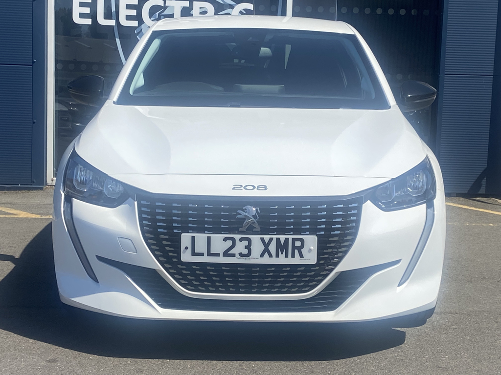 Peugeot 208 1.2 Puretech 100 Allure Premium White #2