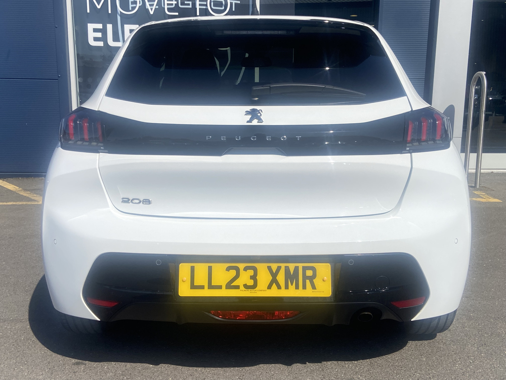 Peugeot 208 1.2 Puretech 100 Allure Premium White #6